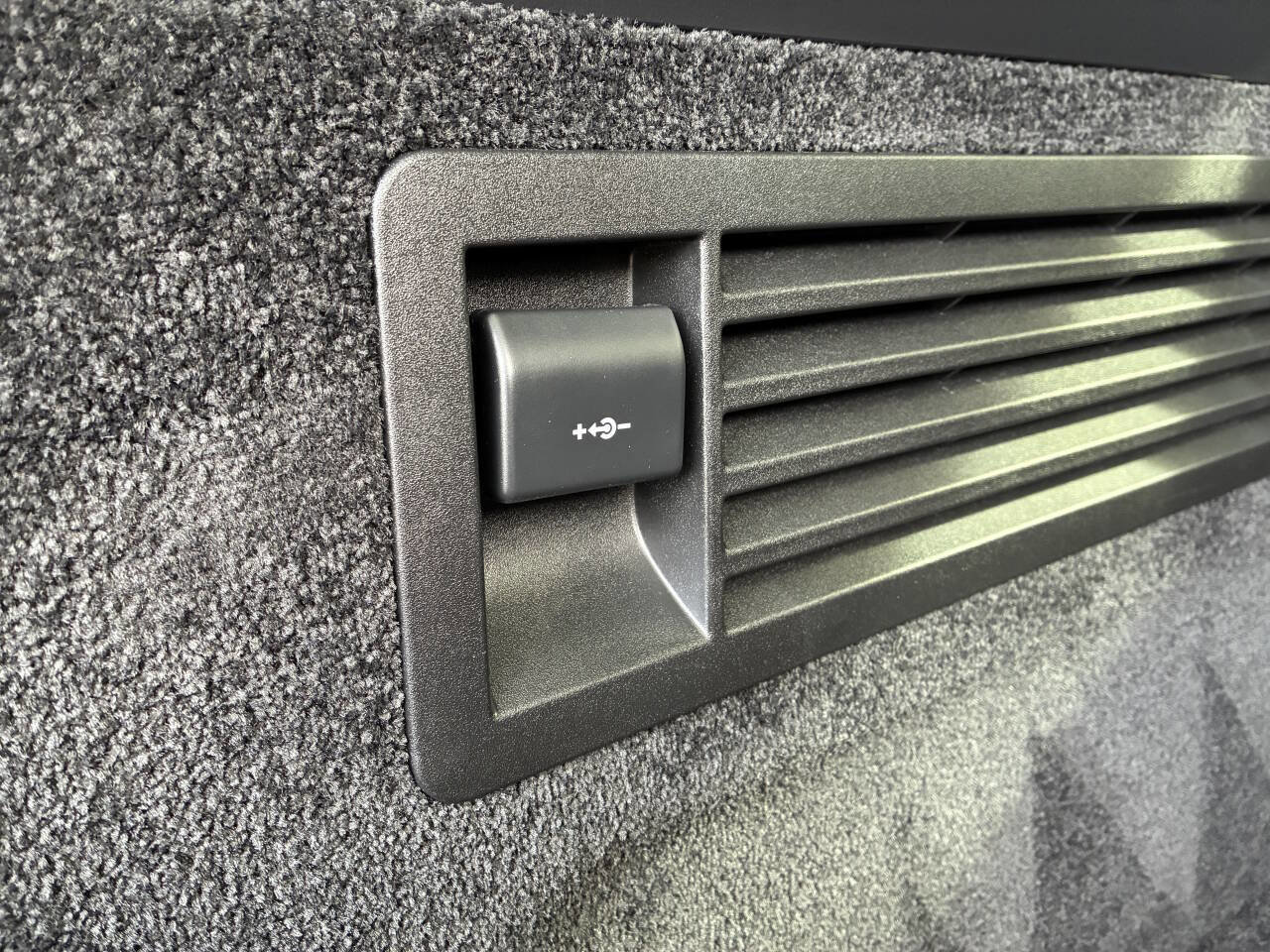 Used 2017 Land Rover Range Rover Supercharged image 40