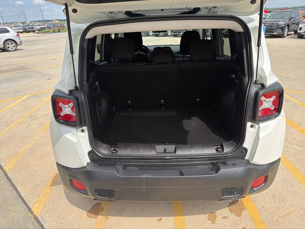 Used 2017 Jeep Renegade Altitude FWD image 20