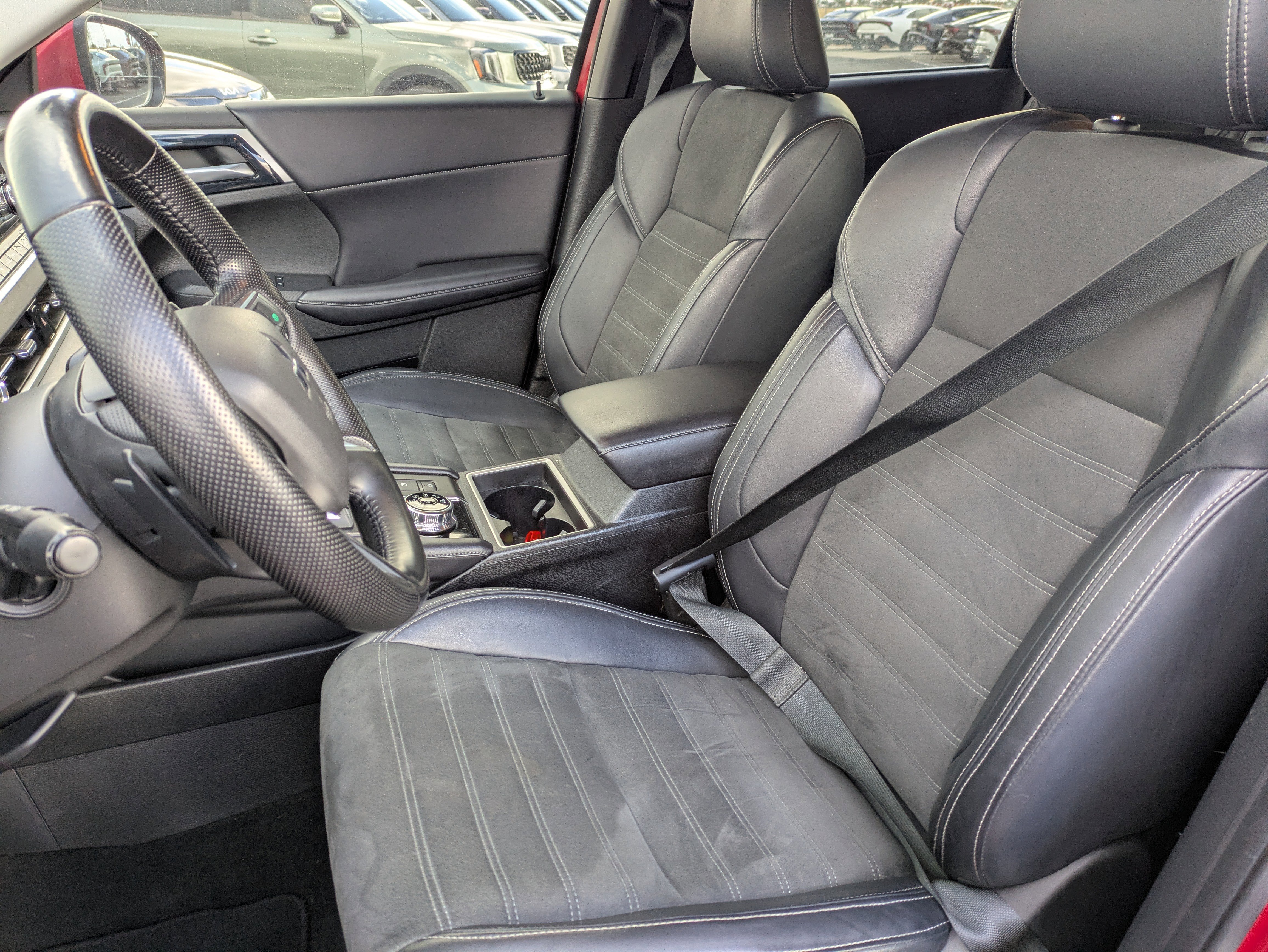 Used 2024 Mitsubishi Outlander SE image 26