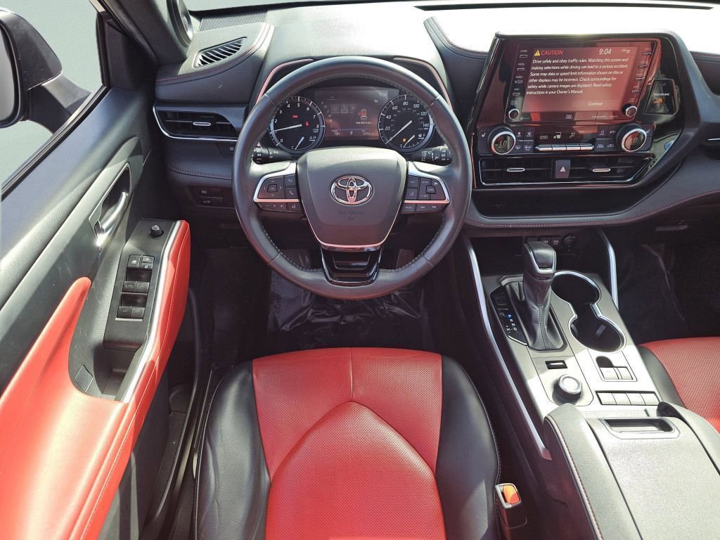 Used 2021 Toyota Highlander XSE AWD/4WD image 4