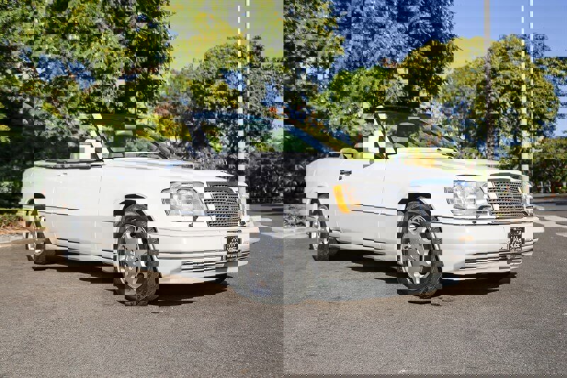 Used 1995 Mercedes-Benz E 320 Convertible image 18