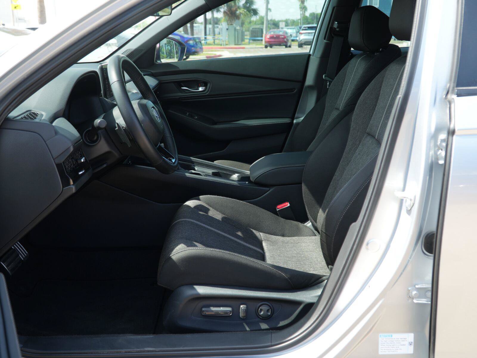 Used 2025 Honda Accord Sport image 7