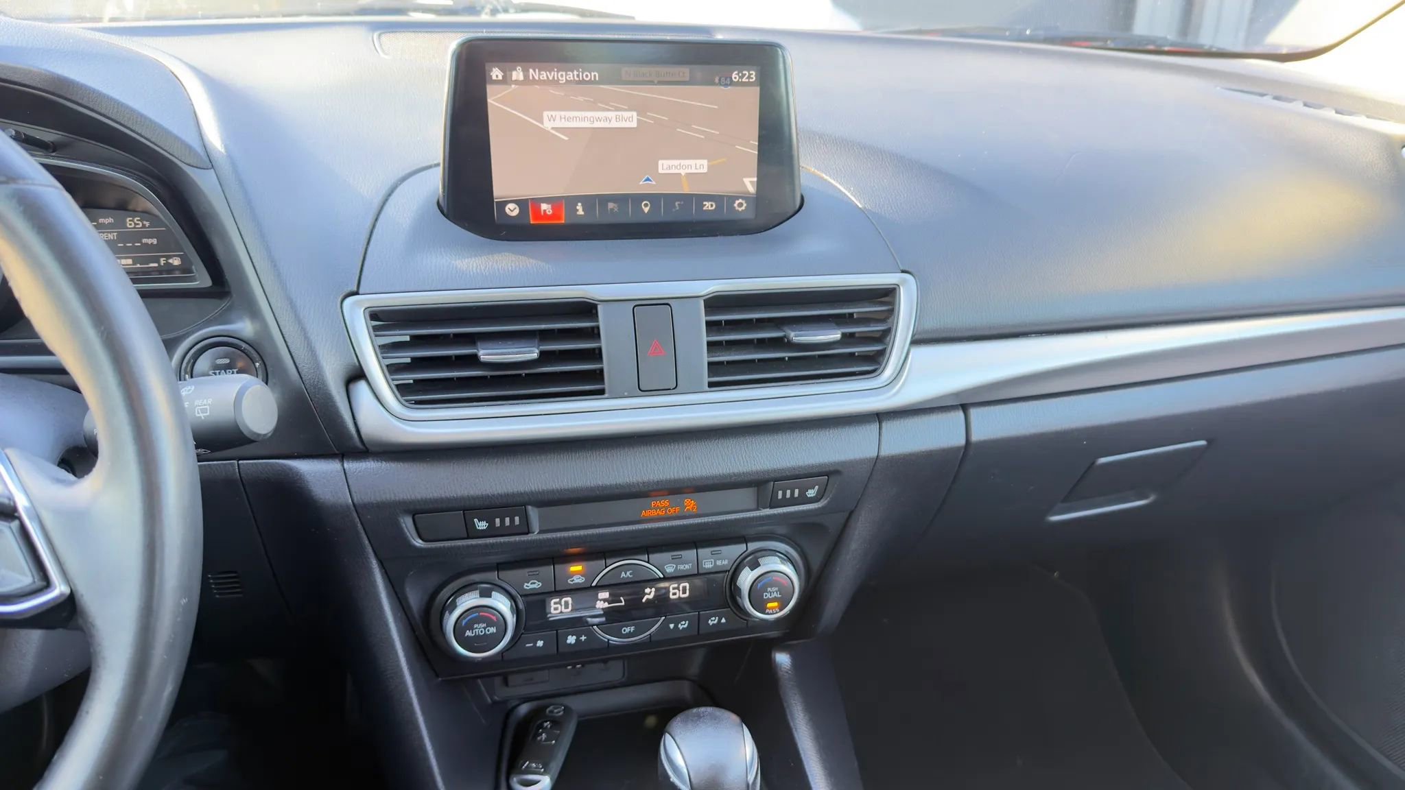 Used 2018 MAZDA MAZDA3 Touring FWD image 18