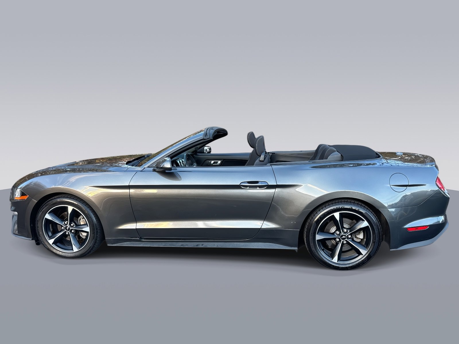 Used 2018 Ford Mustang Convertible w/ Equipment Group 101A image 4