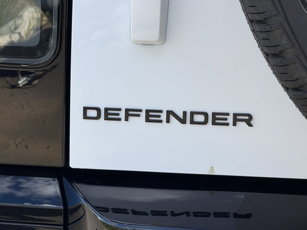 New 2026 Land Rover Defender 110 X-Dynamic SE image 37