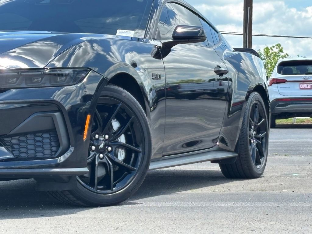 Used 2025 Ford Mustang GT Premium RWD image 3