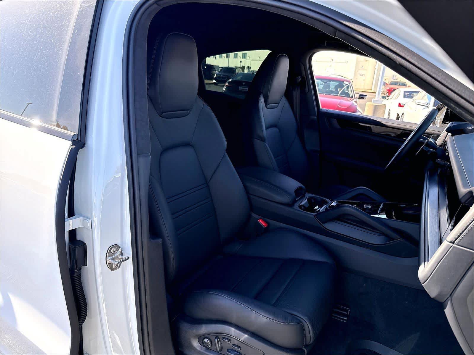 Used 2026 Porsche Cayenne GTS AWD/4WD image 26