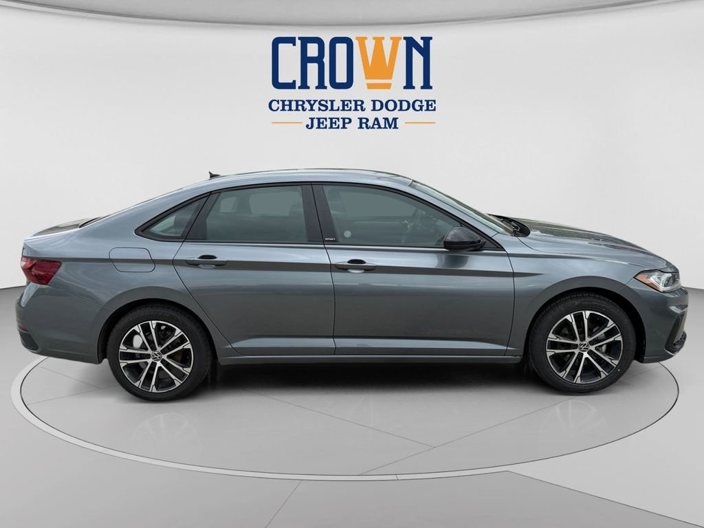Used 2025 Volkswagen Jetta Sport FWD image 2