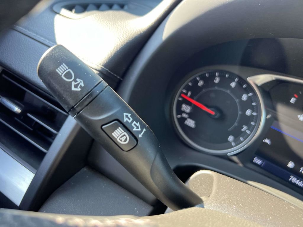 Used 2023 GMC Terrain SLT image 32