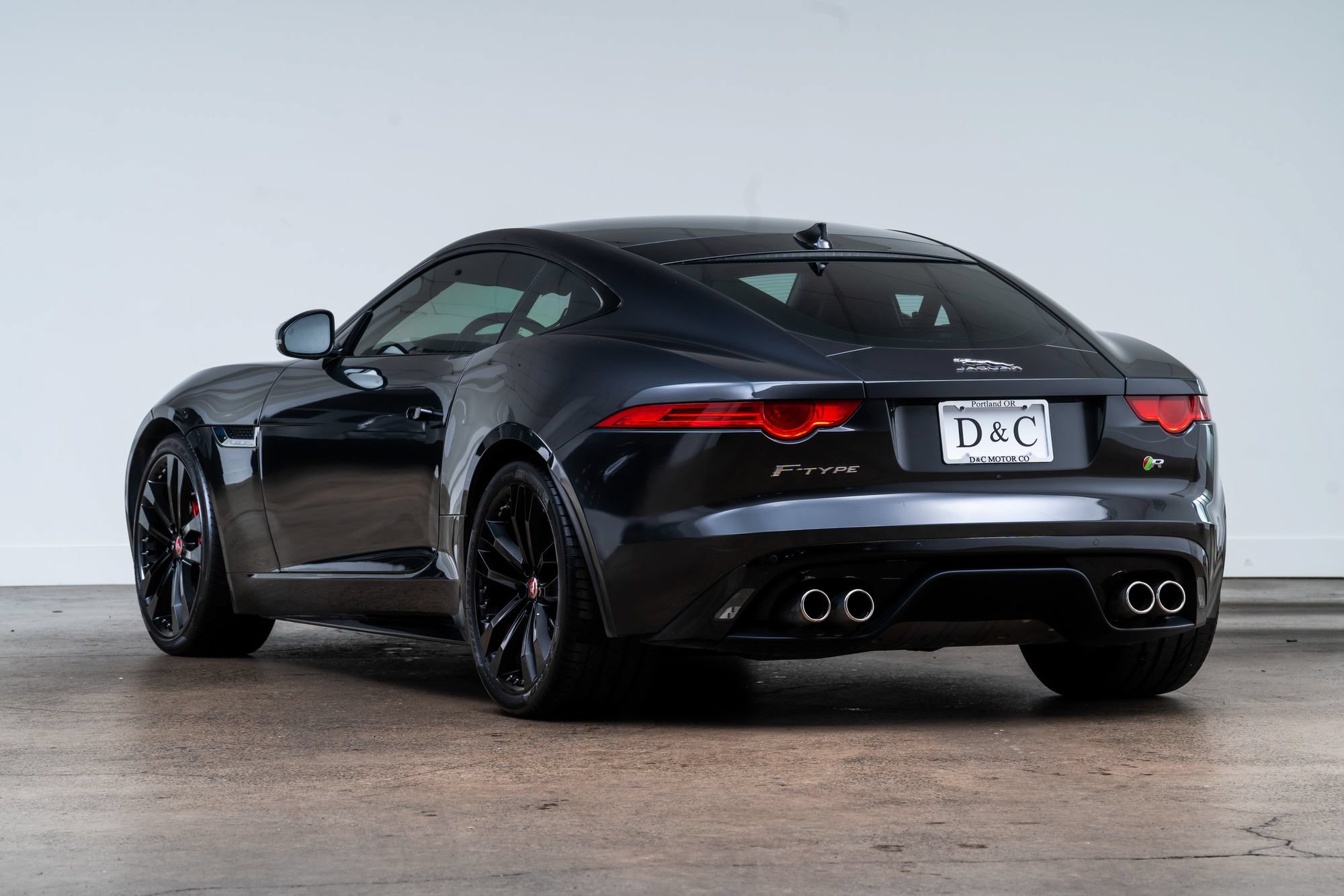 Used 2015 Jaguar F-TYPE R RWD image 5