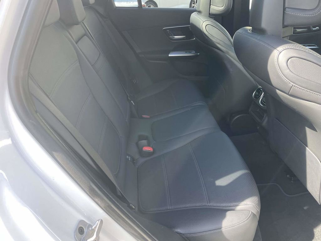 Used 2024 Mercedes-Benz GLC 300 4MATIC image 43