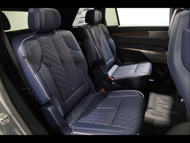 New 2026 Cadillac Vistiq Premium Luxury w/ LPO, Floor Liner Package AWD/4WD image 18