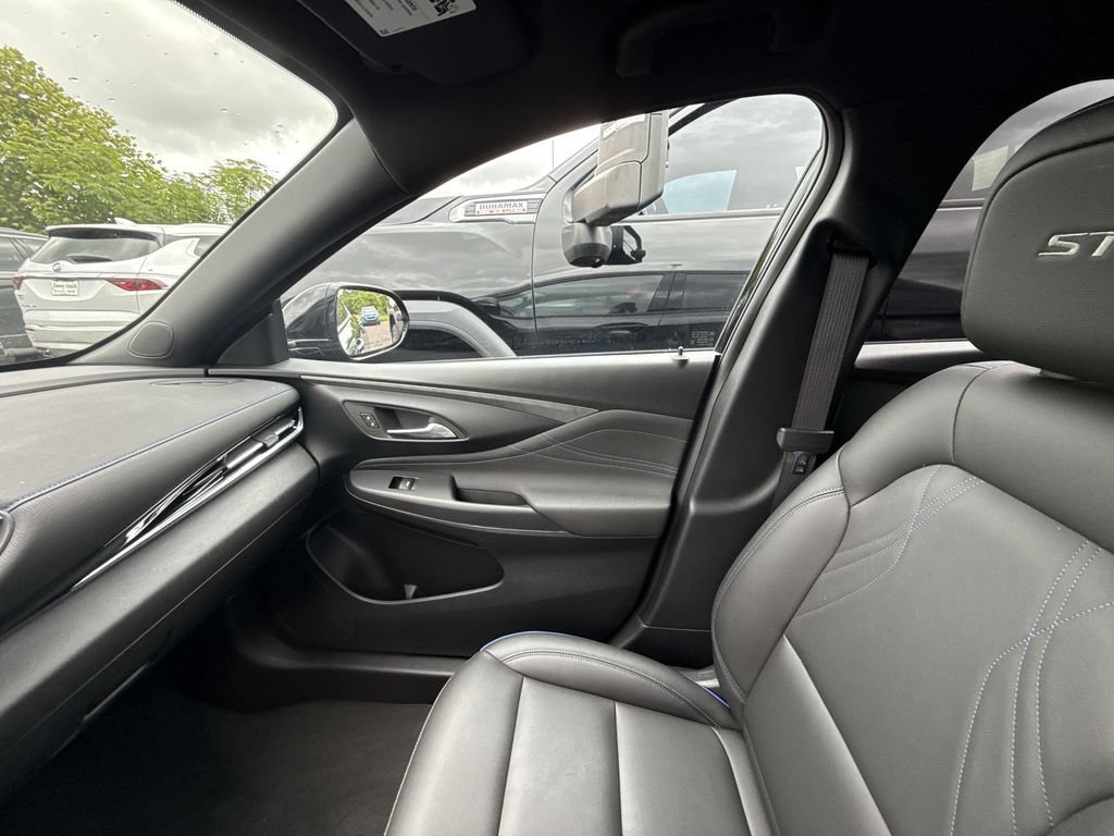 Certified 2025 Buick Envista Sport Touring FWD image 15