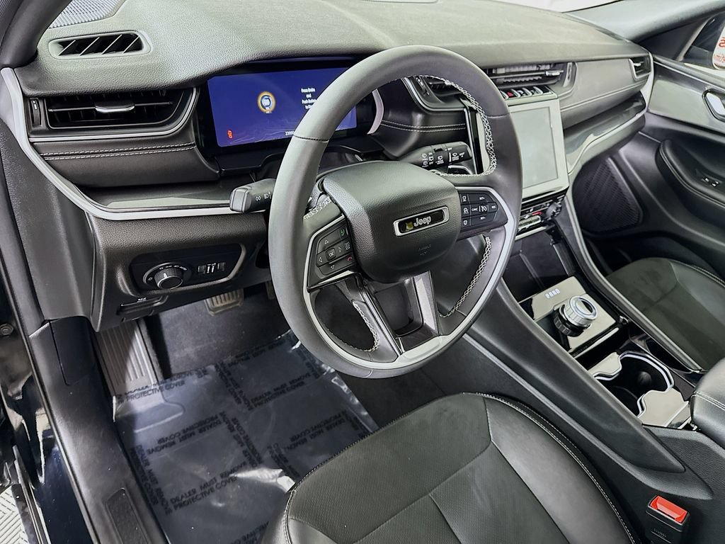 Used 2023 Jeep Grand Cherokee Altitude AWD/4WD image 19