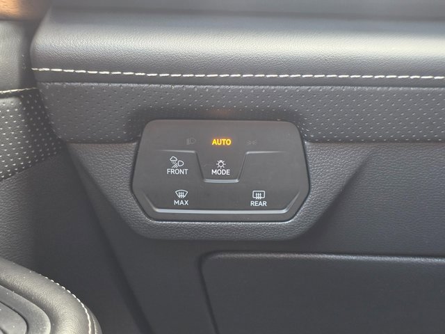 Used 2024 Volkswagen Atlas SE image 37