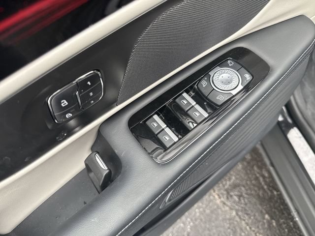 Used 2024 Lincoln Nautilus Premier image 17