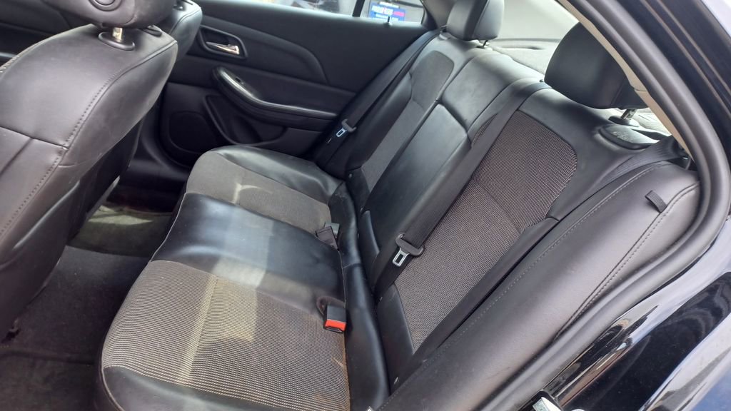 Used 2016 Chevrolet Malibu LT w/ Power Convenience Package image 7