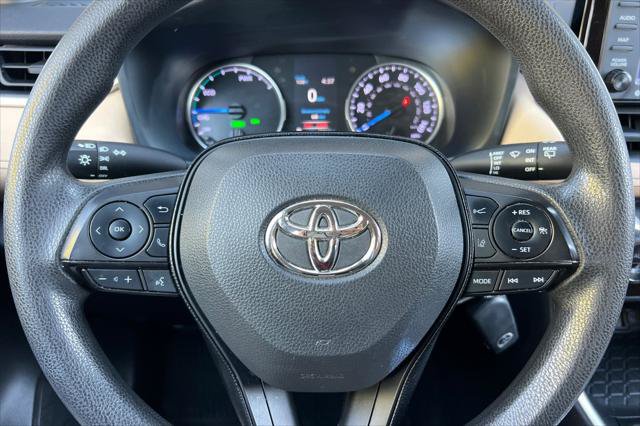 Certified 2020 Toyota RAV4 LE w/ All Weather Liner Package AWD/4WD image 24