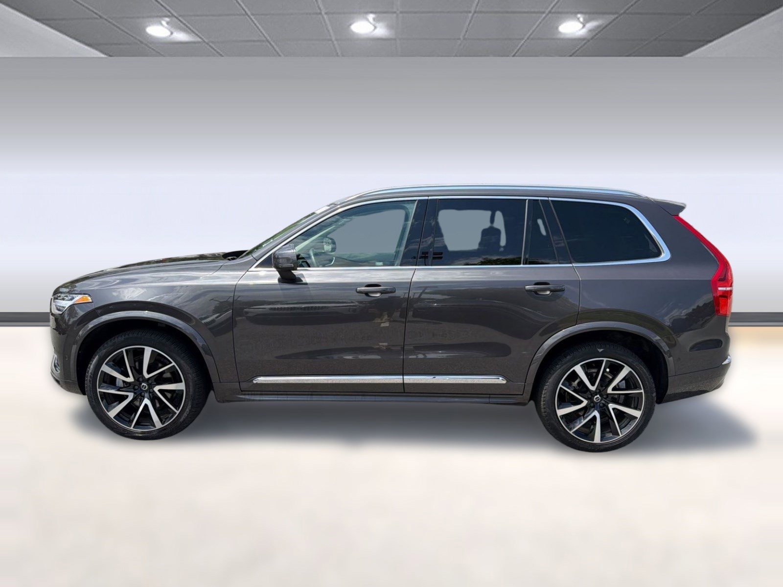 Certified 2023 Volvo XC90 B6 Plus w/ Protection Package AWD/4WD image 2
