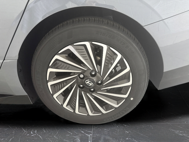 Certified 2025 Hyundai Sonata Limited FWD image 38
