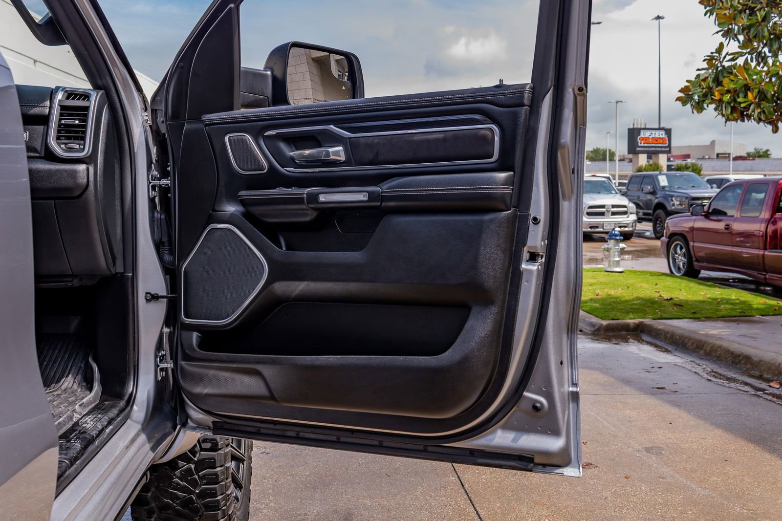 Used 2023 RAM 1500 Laramie AWD/4WD image 35