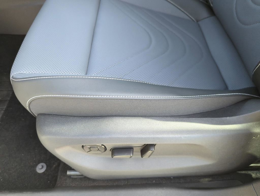 New 2026 Volkswagen Tiguan SE R-Line image 31