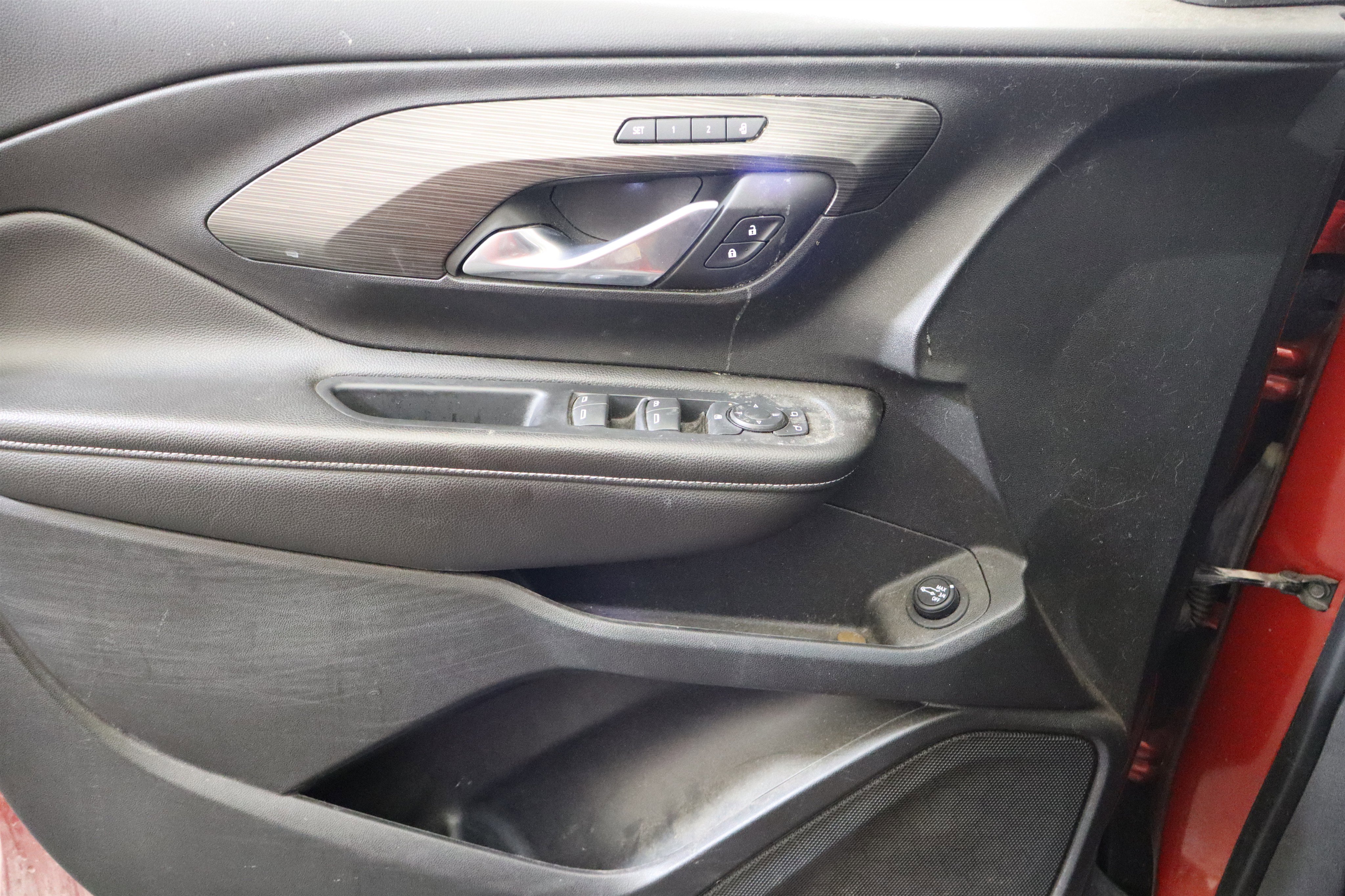 Used 2022 GMC Terrain SLT w/ LPO, Floor Liner Package AWD/4WD image 32
