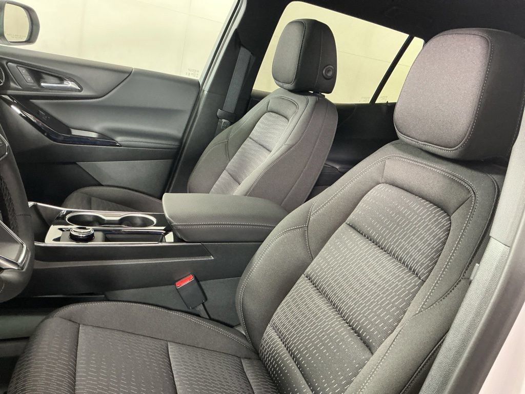 New 2027 Chevrolet Equinox LT w/ Safety and Technology Package AWD/4WD image 5