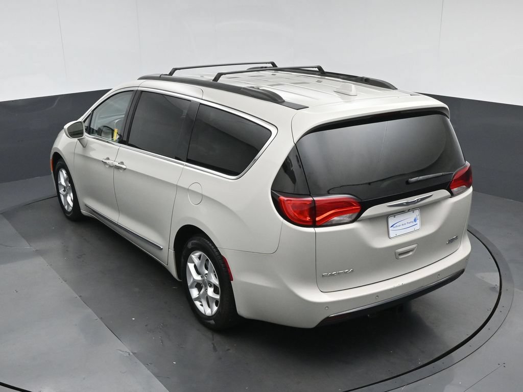 Used 2017 Chrysler Pacifica Touring-L w/ Tire & Wheel Group FWD image 53