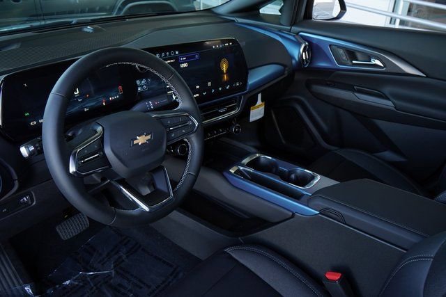 New 2025 Chevrolet Equinox EV LT image 2