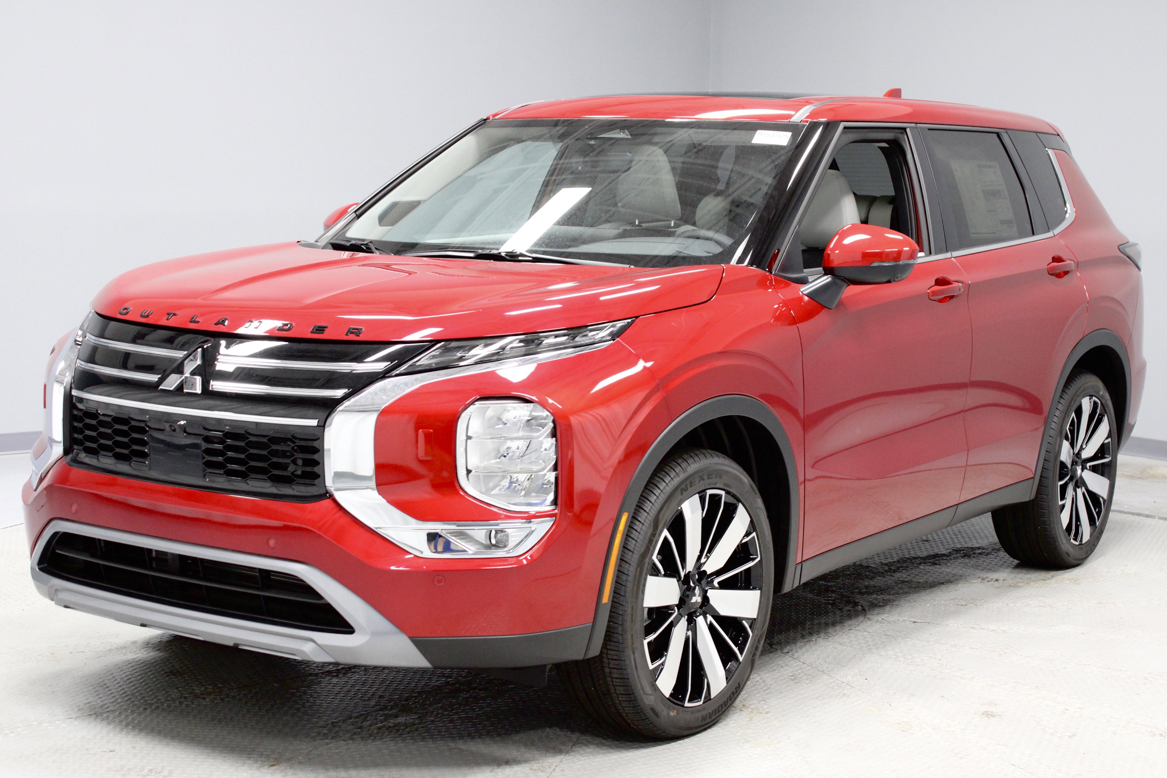 New 2025 Mitsubishi Outlander SE image 4