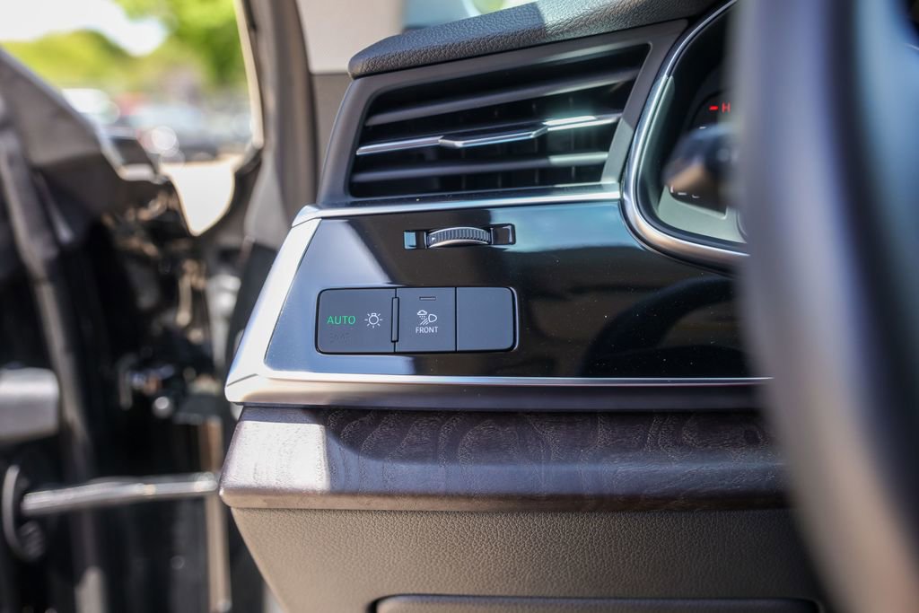 Used 2022 Audi Q8 Premium image 15