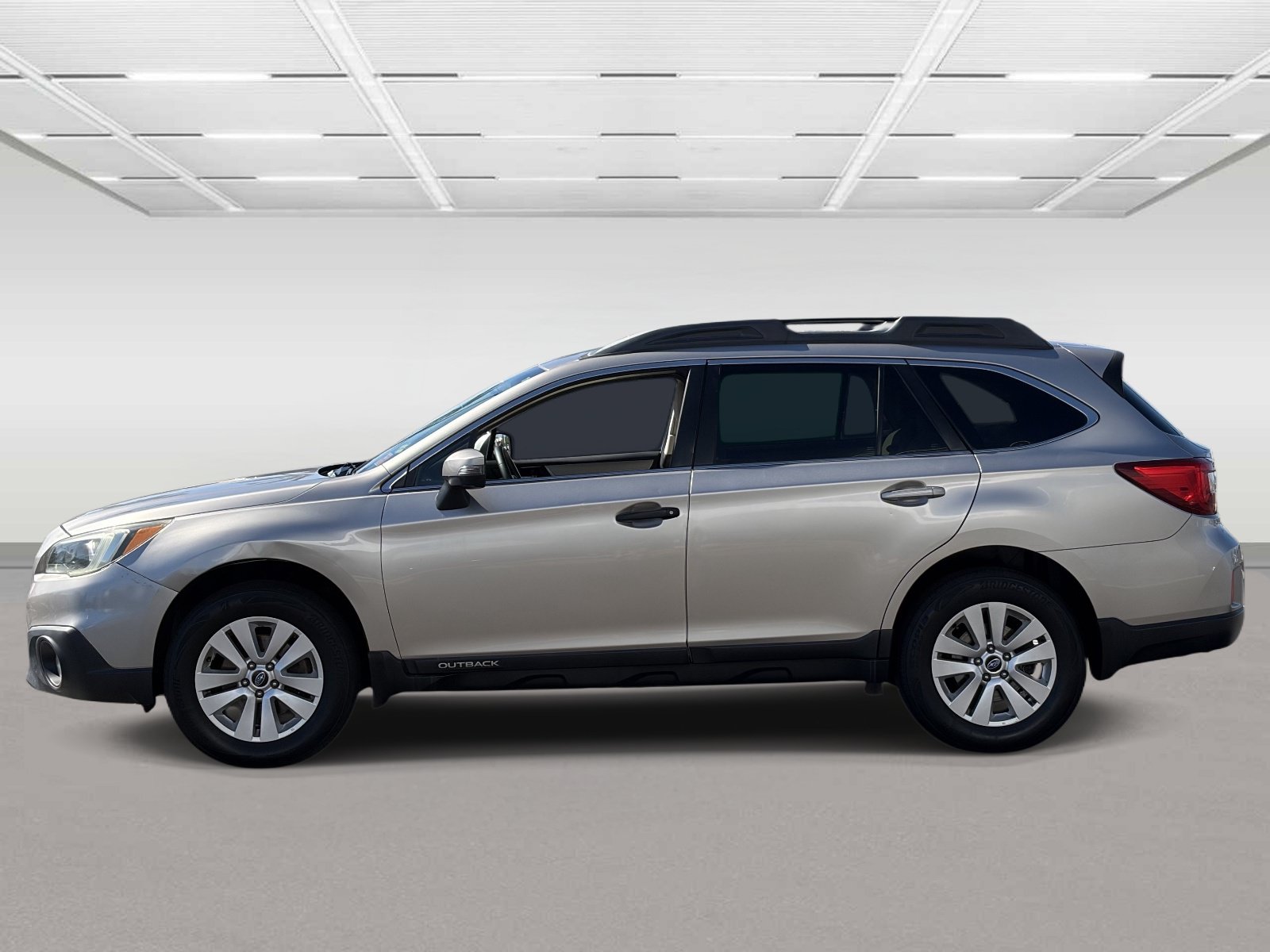 Used 2016 Subaru Outback 2.5i Premium AWD/4WD image 2