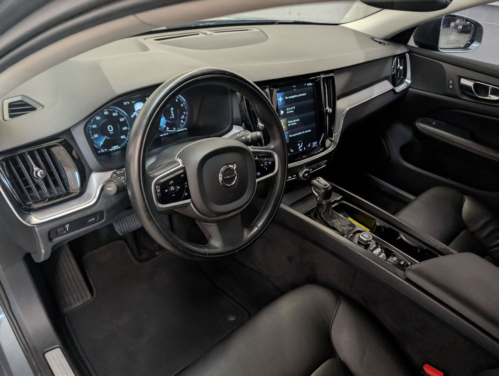 Used 2020 Volvo V60 T5 Momentum FWD image 3