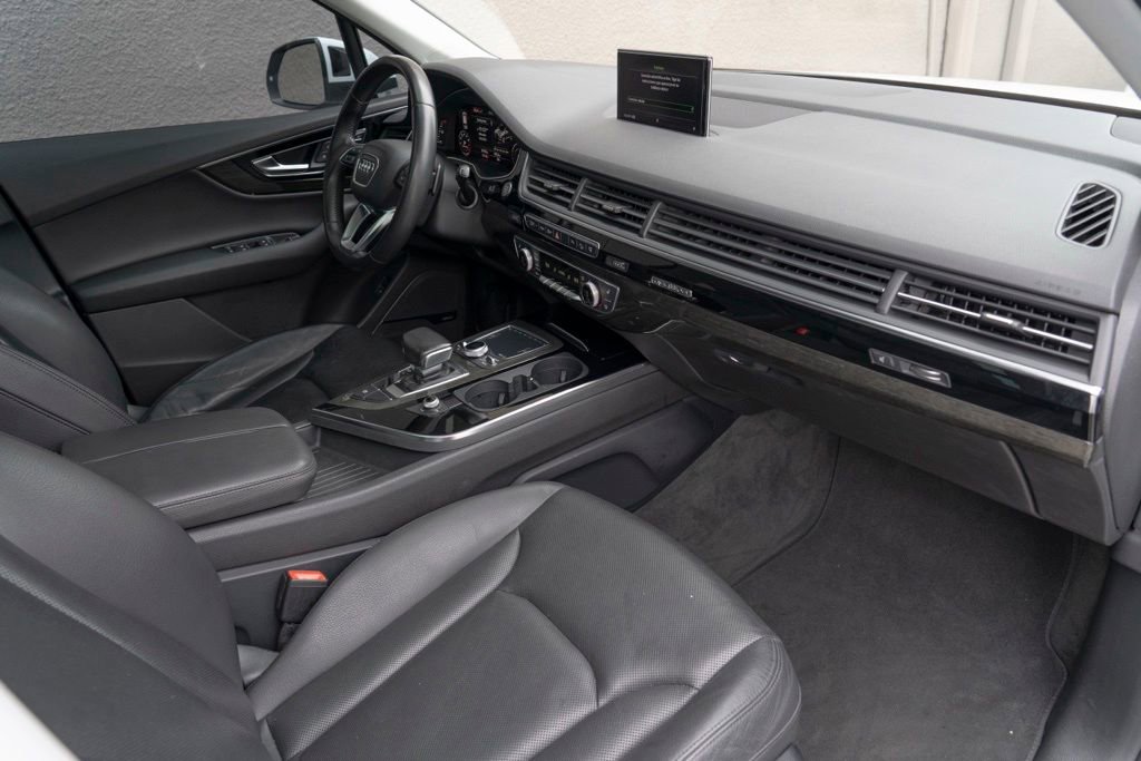 Used 2017 Audi Q7 3.0T Premium Plus w/ Premium Plus Package image 36