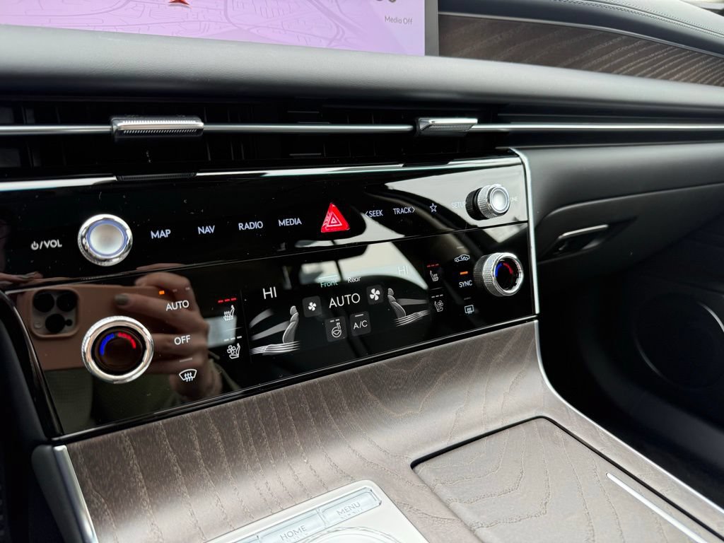 Certified 2025 Genesis G80 2.5T Advanced AWD/4WD image 29