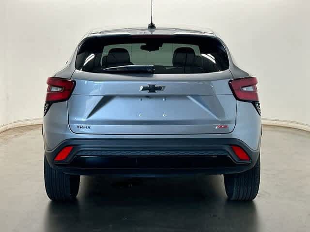 Used 2025 Chevrolet Trax RS FWD image 4