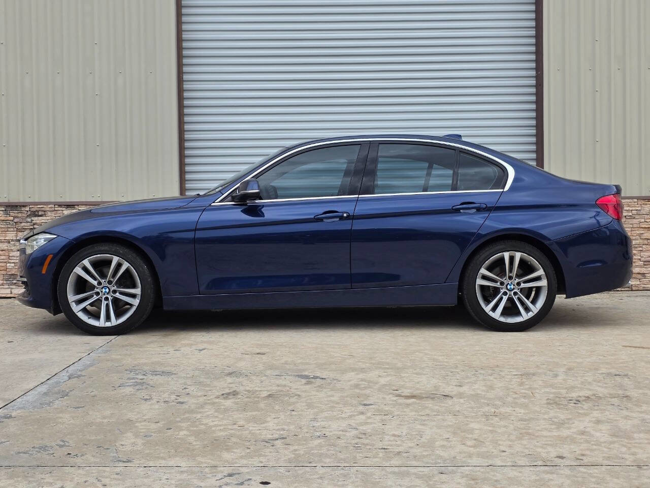 Used 2017 BMW 330i Sedan RWD image 2