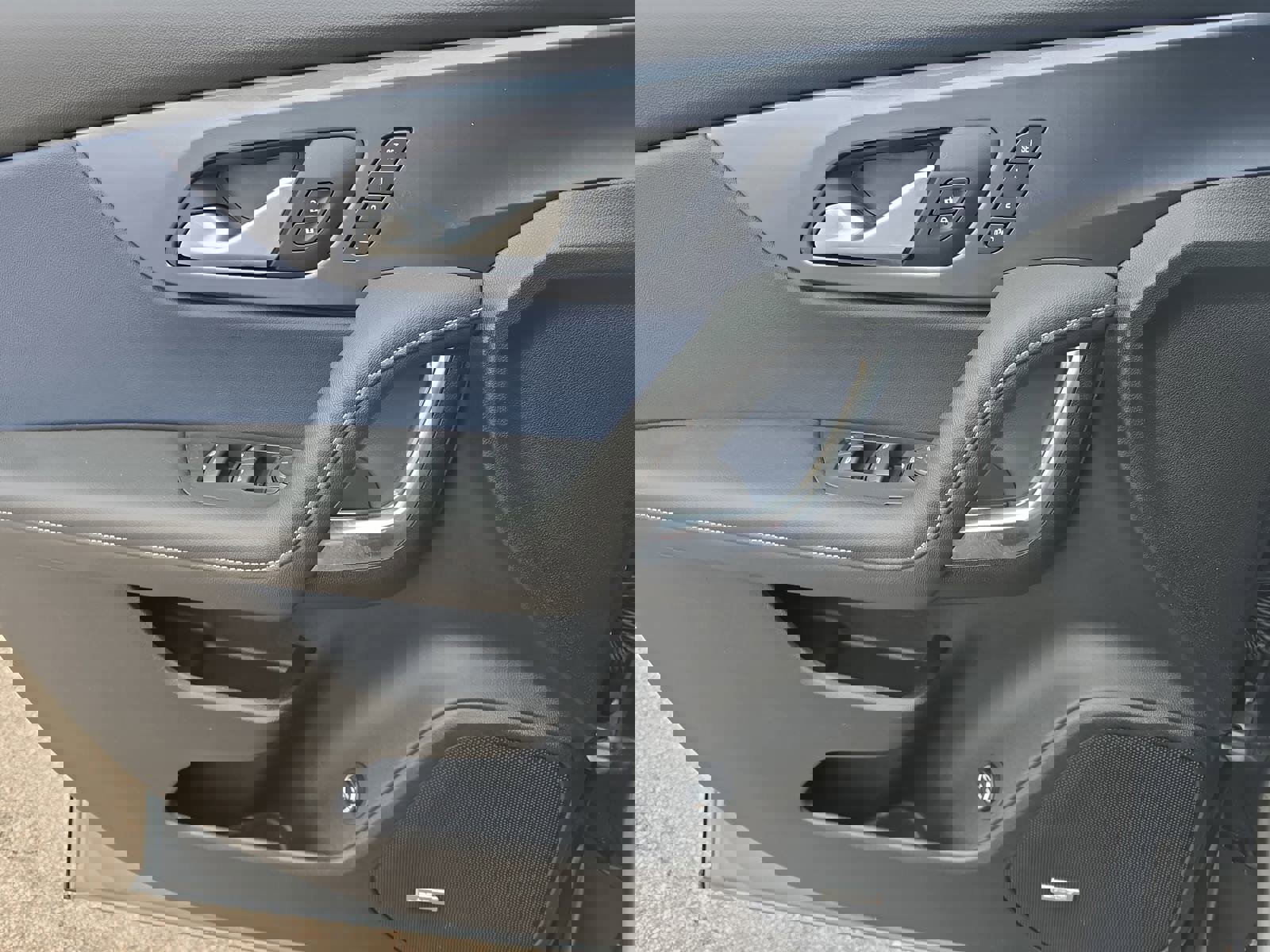 Used 2023 Chevrolet Blazer RS w/ Enhanced Convenience Package image 29