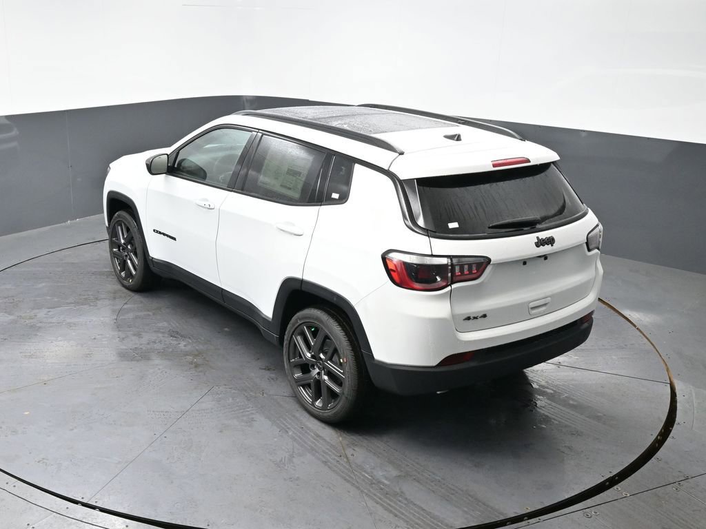 New 2026 Jeep Compass Latitude w/ Sun and Sound Group image 30