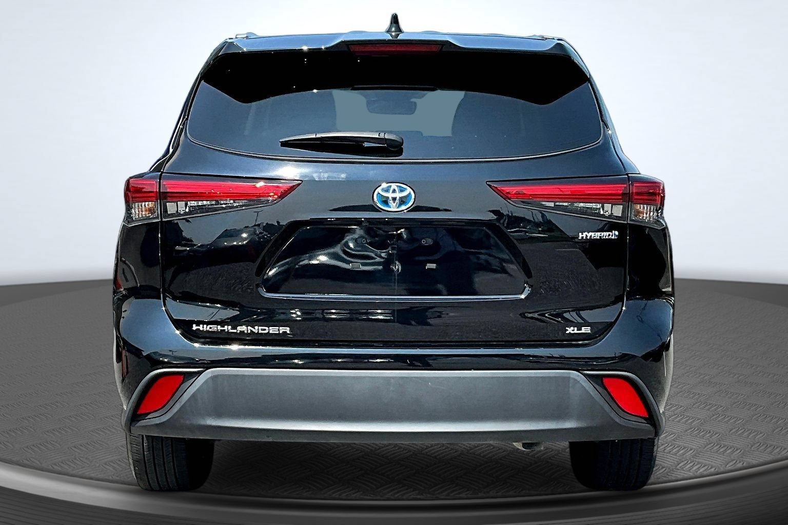 Used 2023 Toyota Highlander XLE FWD image 4