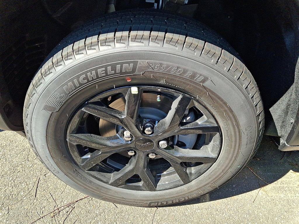 New 2026 Jeep Grand Cherokee Altitude AWD/4WD image 4