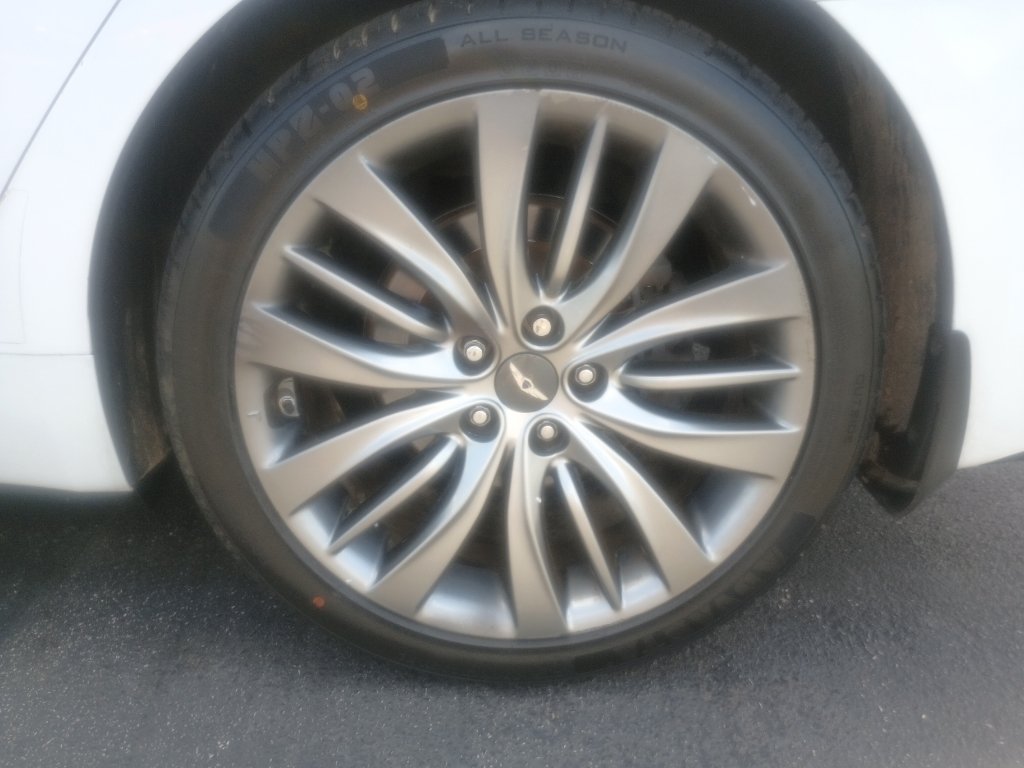 Used 2015 Hyundai Genesis 5.0 RWD image 12