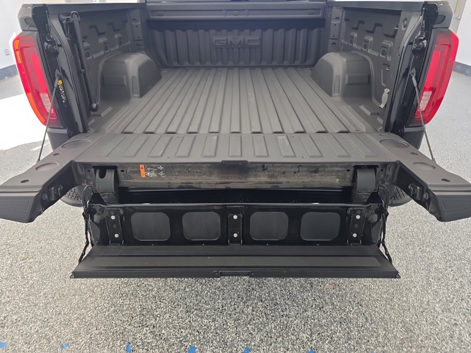 Used 2024 GMC Sierra 1500 SLT w/ SLT Premium Package image 22