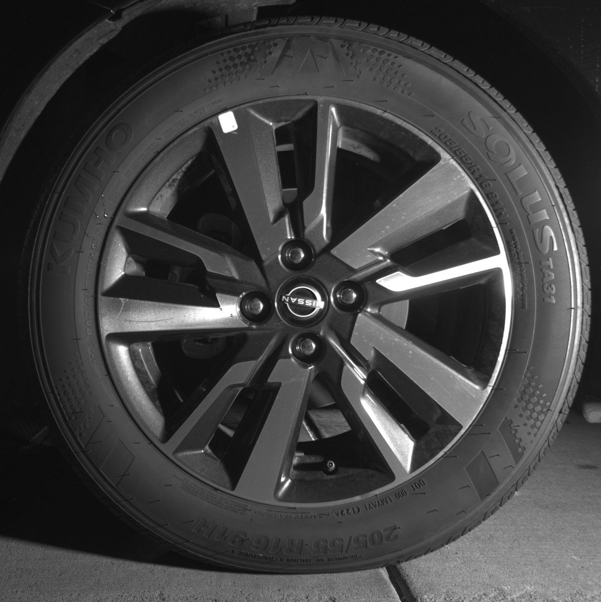 Used 2025 Nissan Versa SV image 12