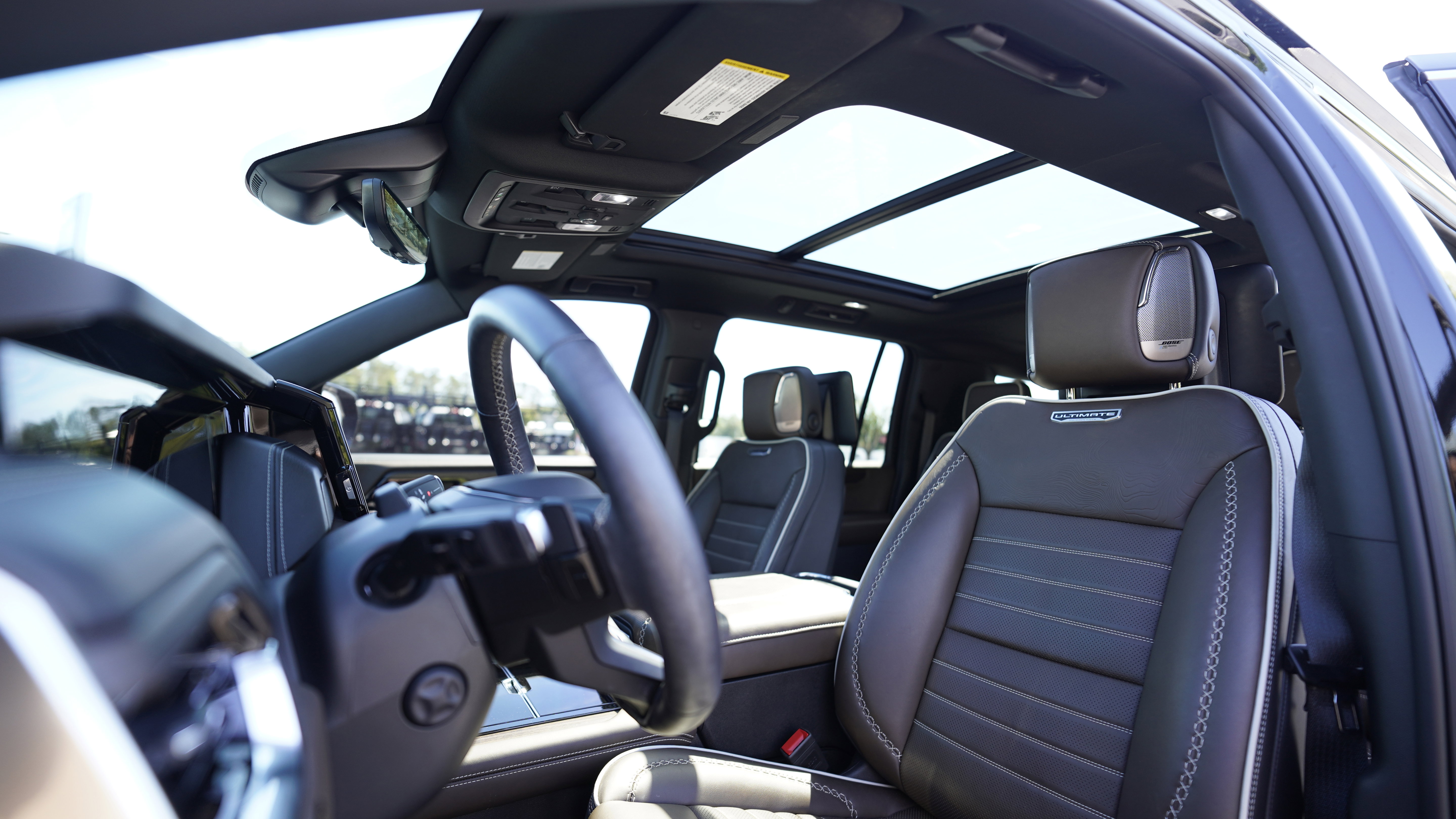 Used 2025 GMC Yukon XL Denali Ultimate AWD/4WD image 9