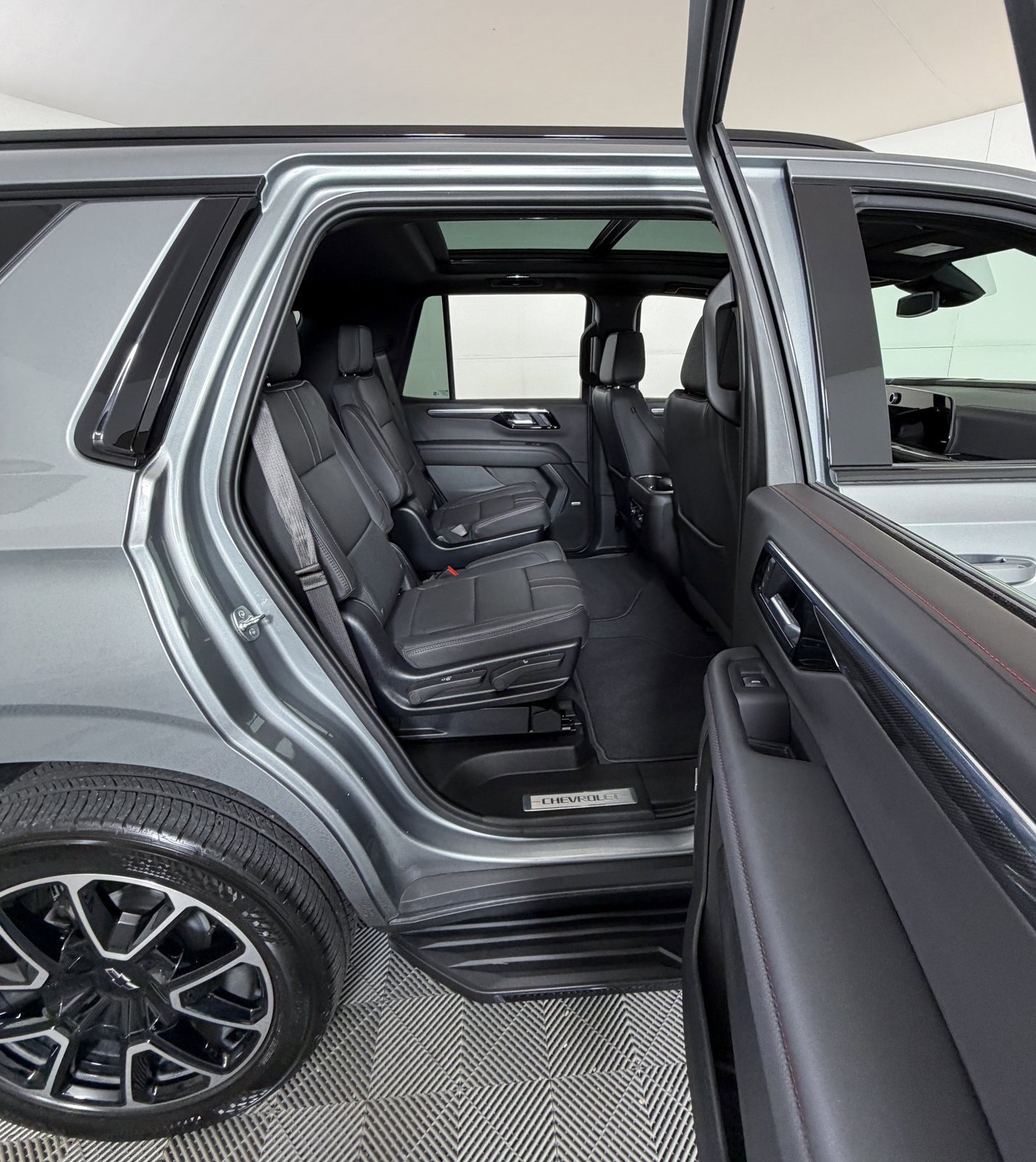 Used 2025 Chevrolet Tahoe RST w/ Comfort Package image 6