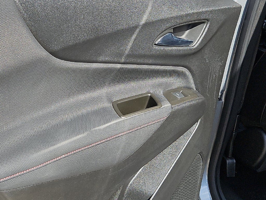 Used 2023 Chevrolet Equinox RS FWD image 16