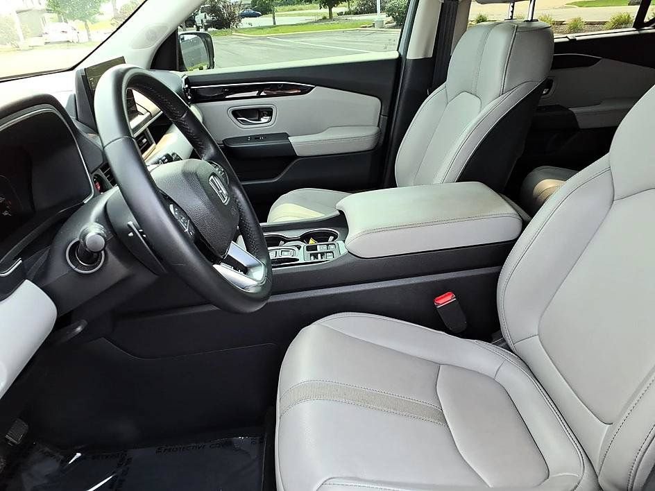 Used 2025 Honda Pilot EX-L image 16