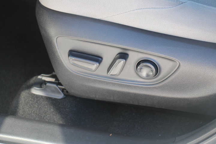 Certified 2021 Toyota Venza LE w/ Carpet Mat Package (TMS) AWD/4WD image 12